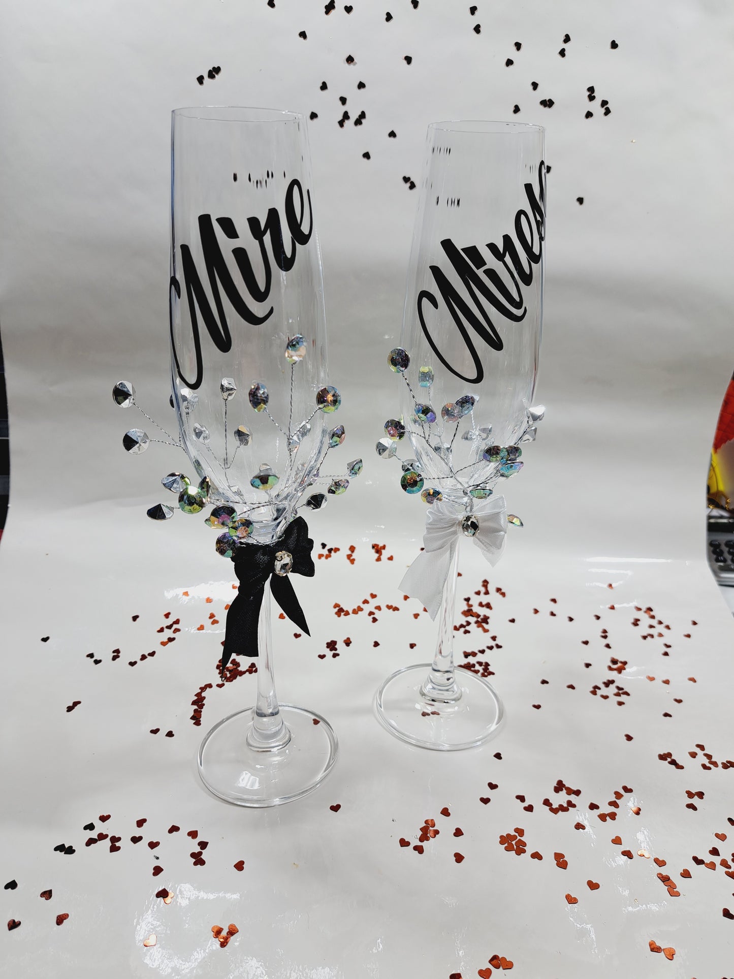 Pahare Mire și mireasă alb negru cristale